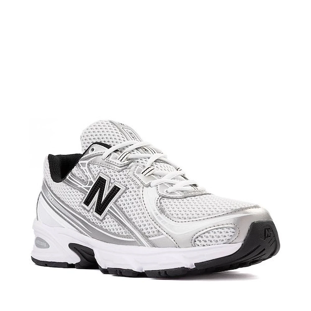 Chaussure athlétique New Balance 740