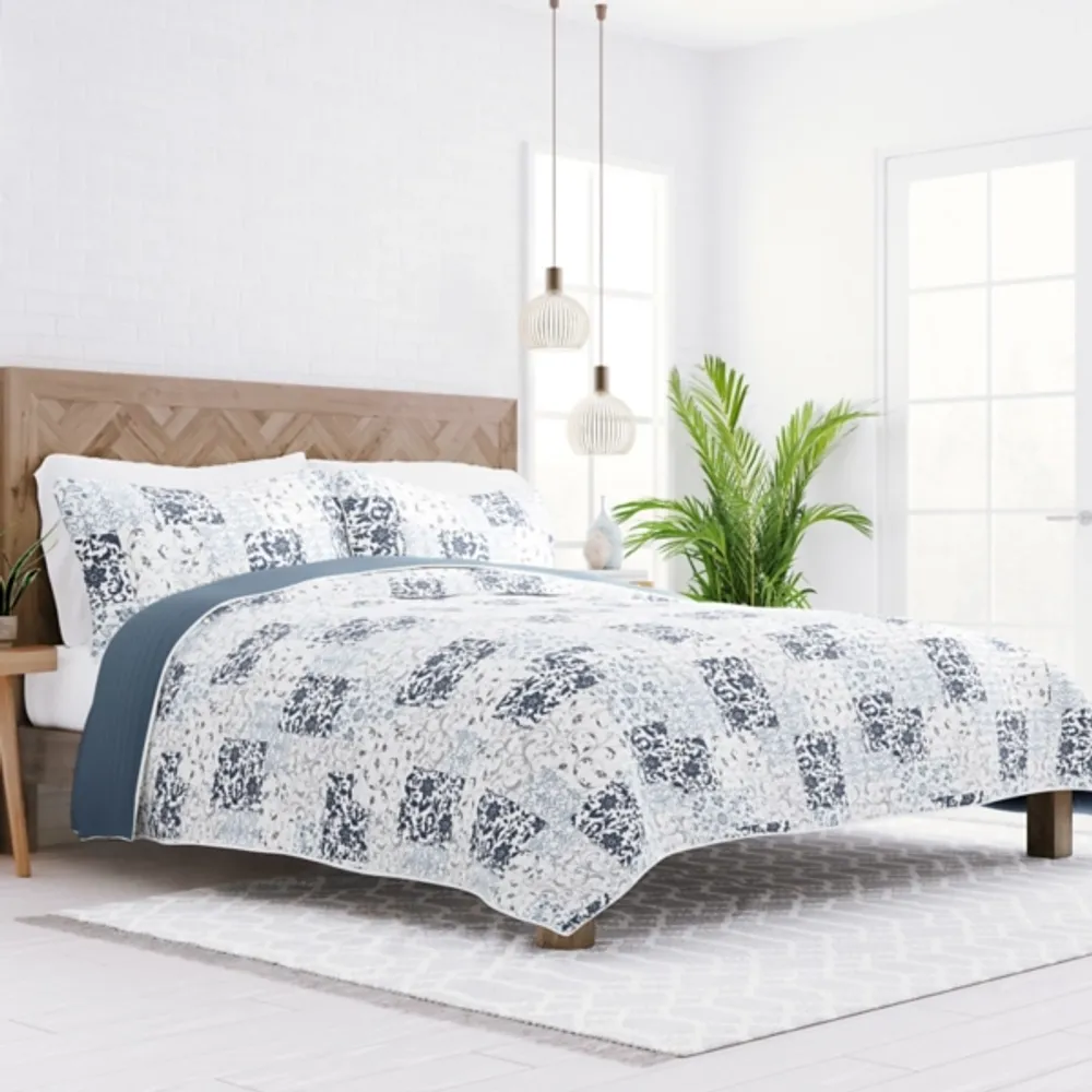 Blue Patchwork Reversible 3-pc. Queen Quilt Set