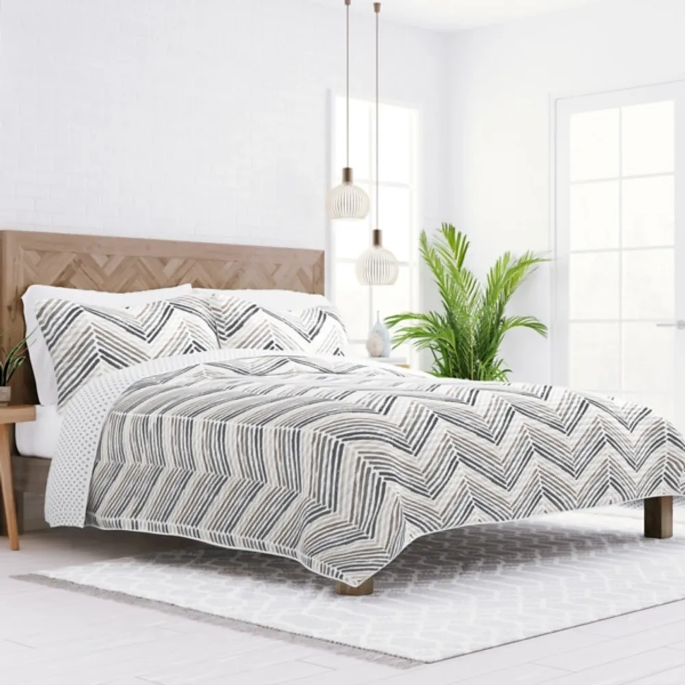 Gray Chevron Reversible 3-pc. Queen Quilt Set