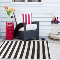Black and White Rugby Stripe Outdoor Area Rug, 5x8