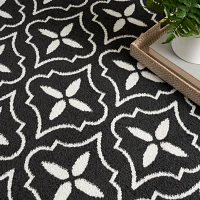 Ivory Quatrefoil Indoor/Outdoor Rug