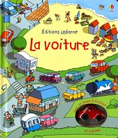 La voiture avec jouet à friction