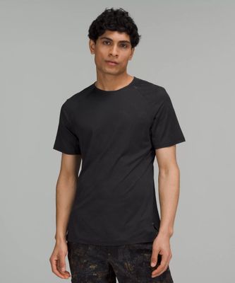 Textured Training Short Sleeve Shirt | Men's Shirts & Tee's
