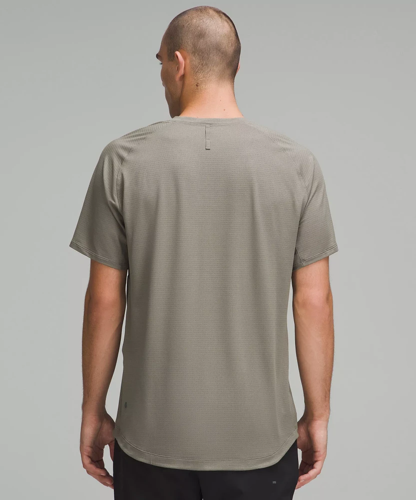 License to Train Short-Sleeve Shirt | Men's Short Sleeve Shirts & Tee's