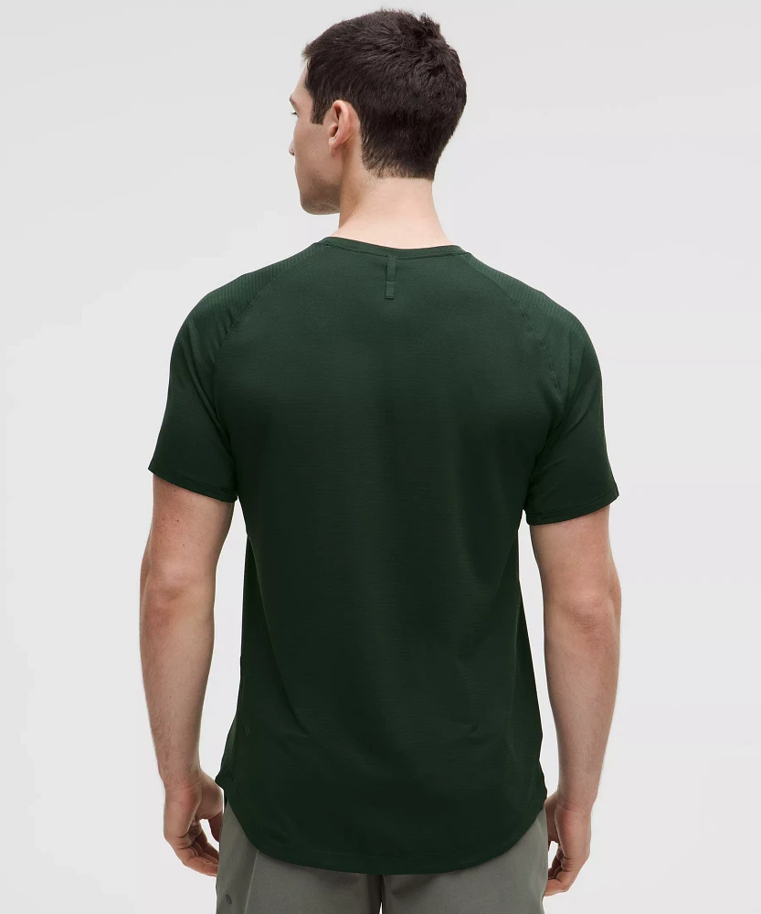 License to Train Short-Sleeve Shirt | Men's Short Sleeve Shirts & Tee's