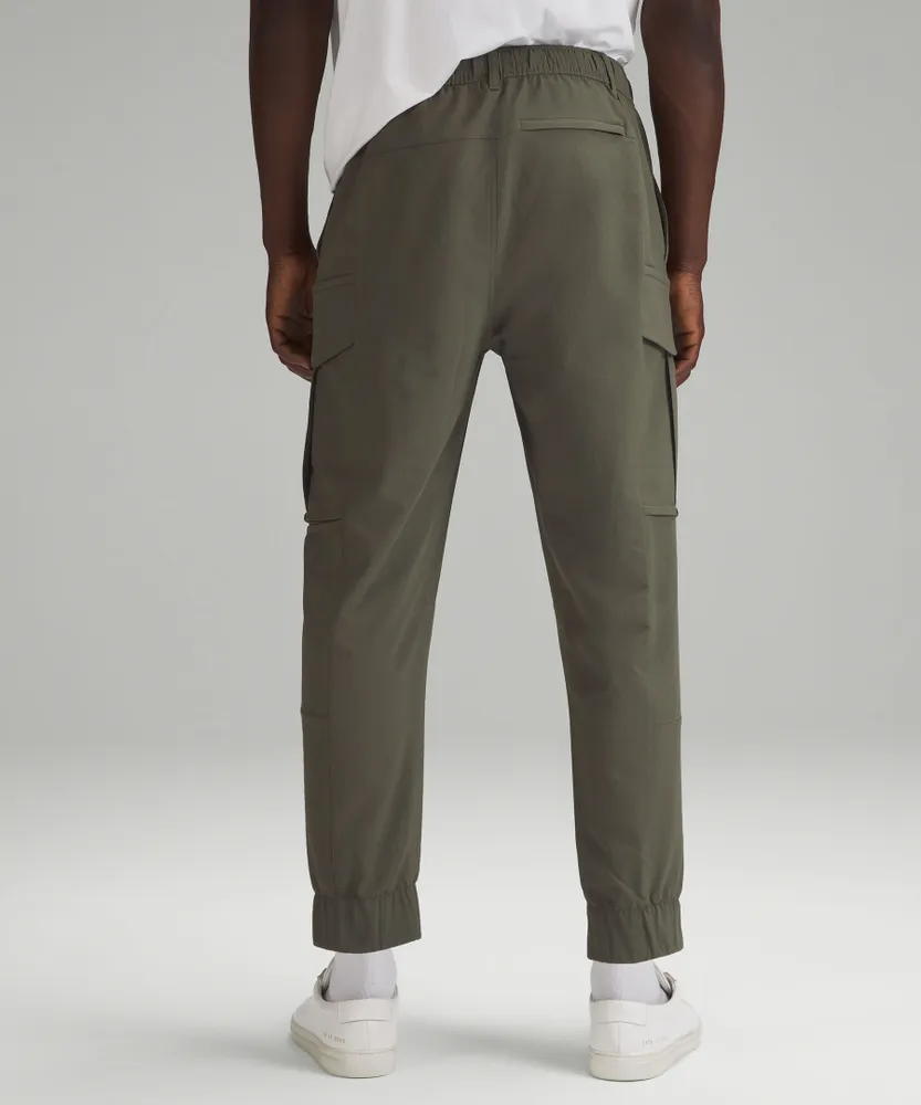 Dynamic Fleece Hidden-Pocket Cargo Jogger Sweatpants