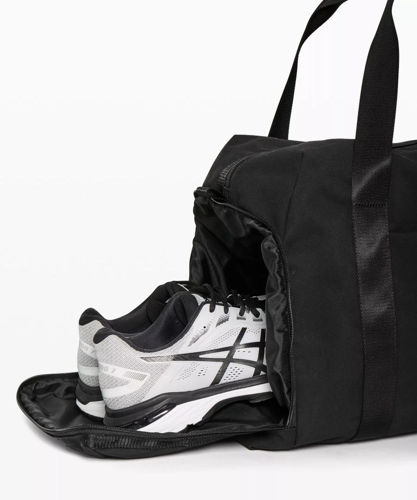 Command the Day Large Duffle Bag 37L | Men's Bags,Purses,Wallets
