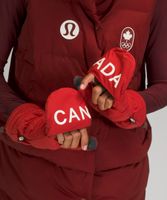 Team Canada Quilted Mittens on String *COC Logo | Unisex Hats