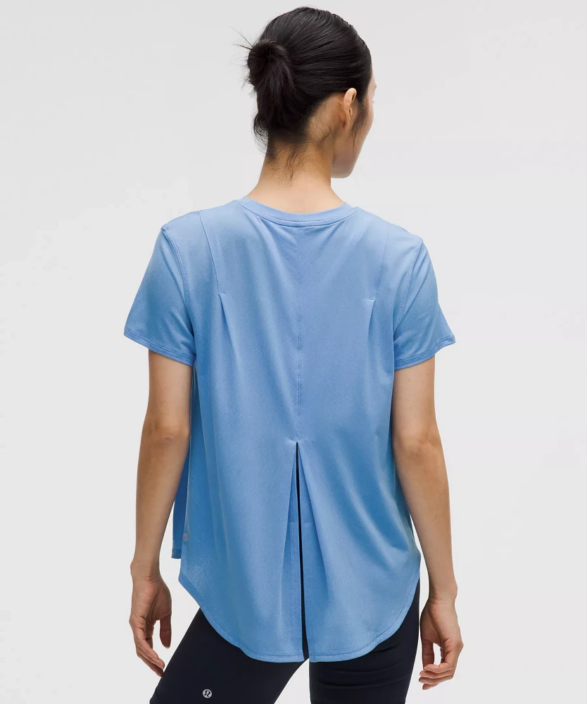 Lightweight Split-Back Training T-Shirt | Women's Short Sleeve Shirts & Tee's