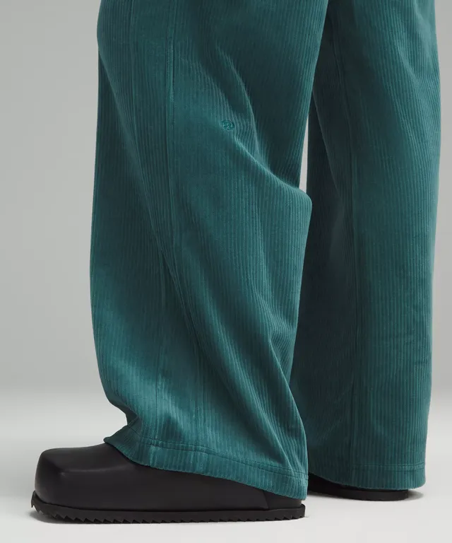 Scuba Mid-Rise Straight-Leg Pant 7/8 Length Velvet Cord