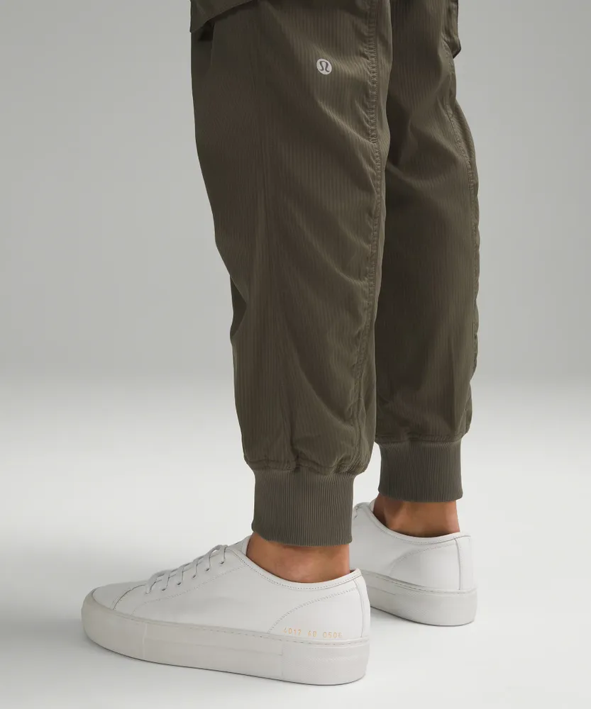 Dance Studio Relaxed-Fit Mid-Rise Cargo Jogger | Women's Pants