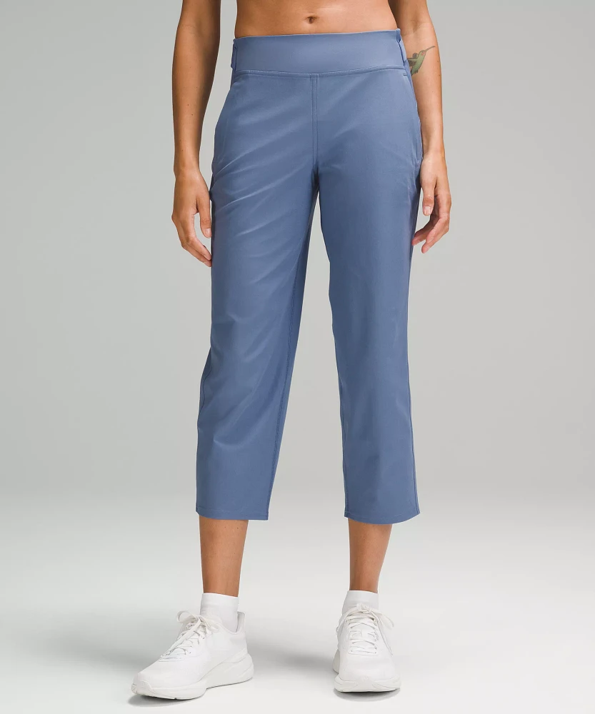 Warpstreme Multi-Pocket Mid-Rise Golf Crop 24" | Women's Capris