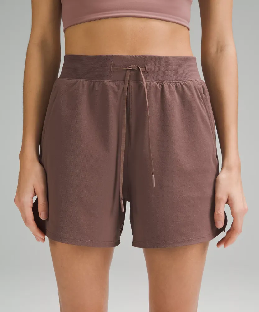 free shipping with online purchase Lululemon Pleat to Street Shorts Women's  Size 4 Excellent Pre Owned Condition