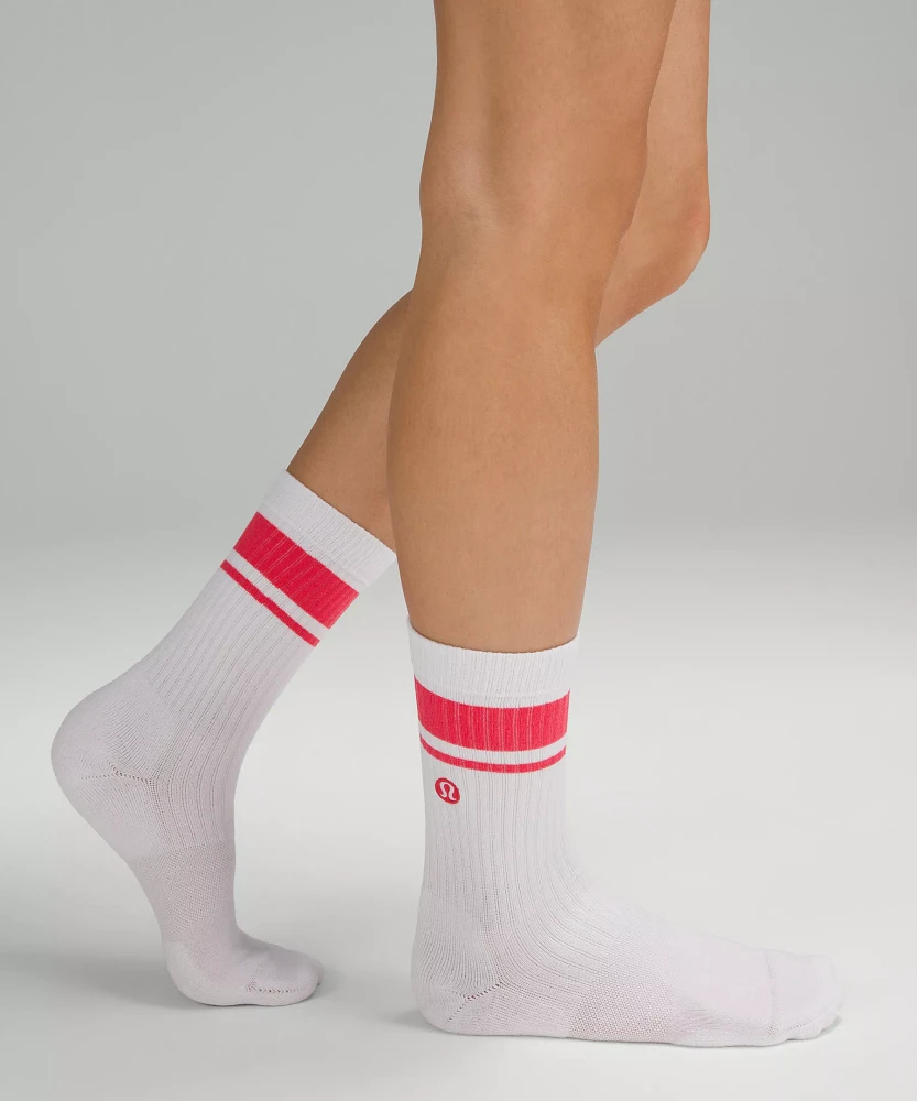 Women's Daily Stride Ribbed Comfort Crew Socks *Stripe |