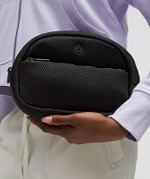 City Essentials Pouch 4L *Knit Mesh | Women's Bags,Purses,Wallets