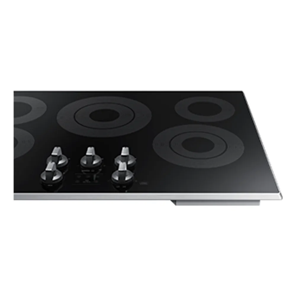 30" 5-Element Smart Electric Cooktop with Knob Controls | Samsung CA