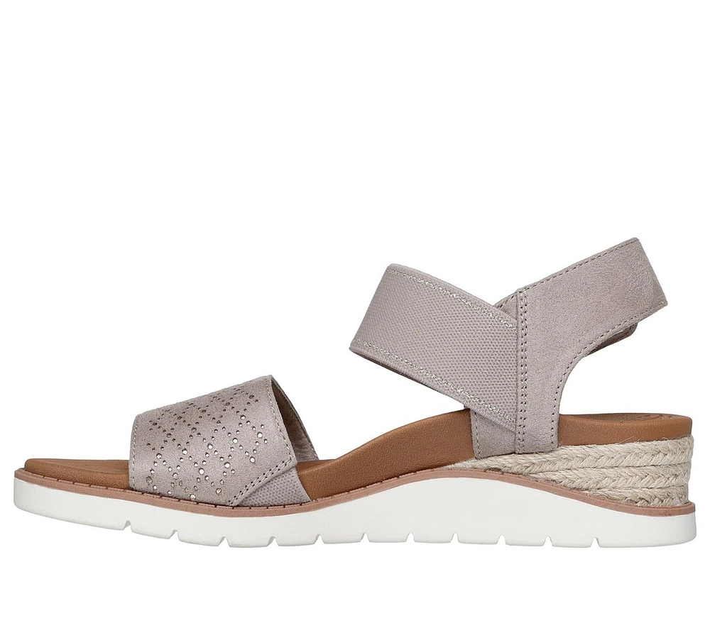 Martha Stewart: BOBS Arch Fit Beach Kiss - Beyond Chic