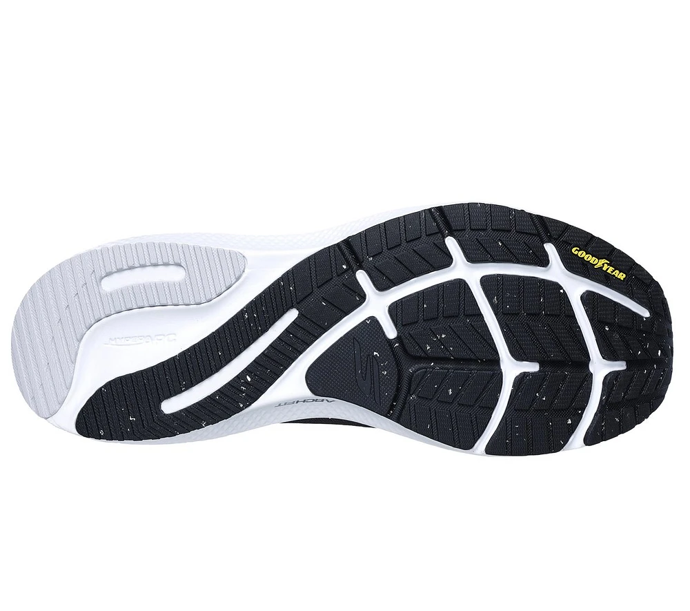 GO RUN Pure 4 Arch Fit