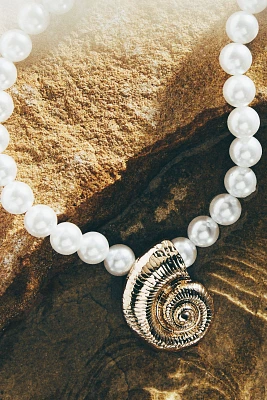 Seashell Pendant Pearl Necklace