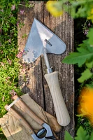 Sneeboer Heart-Shaped Trowel
