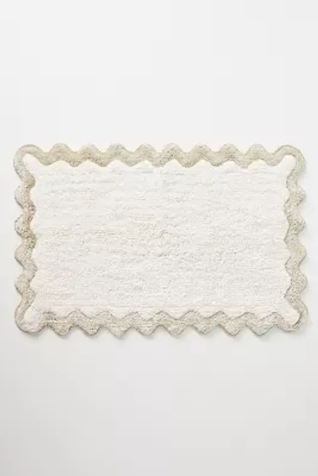 Illaria Gray Scalloped Tufted Bath Mat