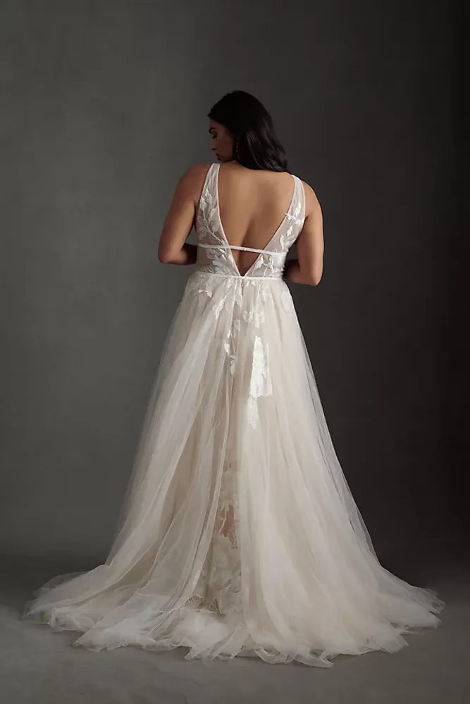 Watters Willowby by Watters Hearst A-Line Tulle Wedding Gown | Mall of  America®
