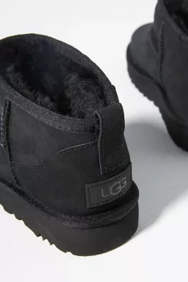 UGG CLASSIC ULTRA - Ankle boots - black 