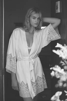 Flora Nikrooz Genevive Lace-Trimmed Robe