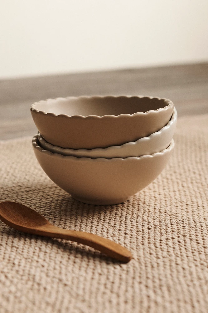 Scallop Edge Pinch Bowls, Set of 3