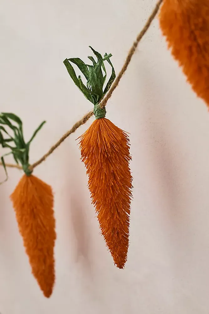 Brush Carrot Garland