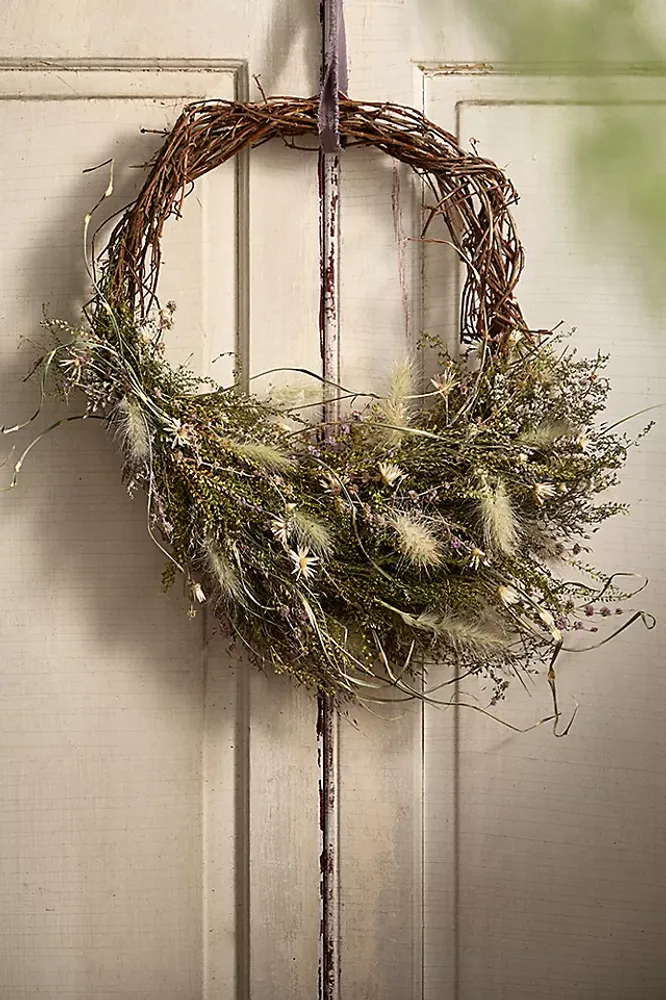 Right Side Hand Wren Wreath