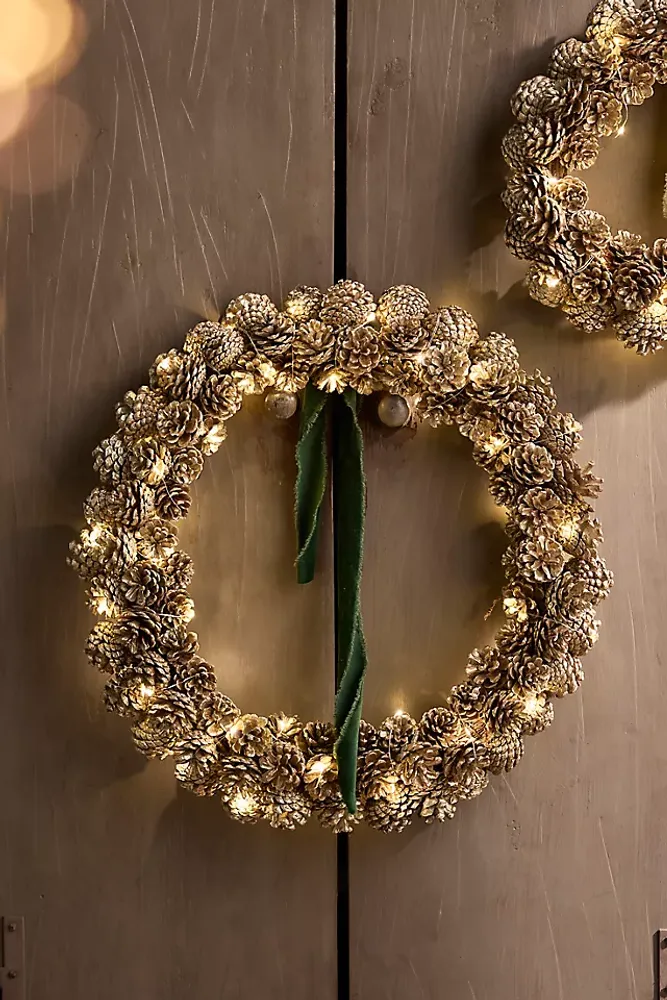 Pre-Lit Pine Cone Wreath