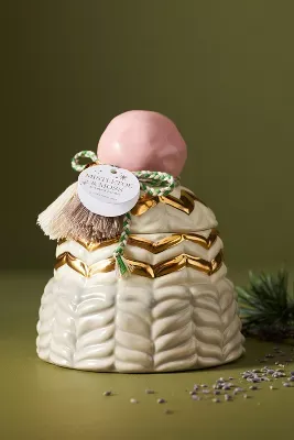 Betty Woody Mistletoe & Moss Ceramic Snow Hat Candle