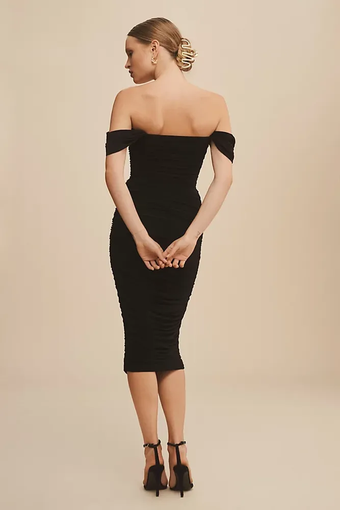 Norma Kamali Walter Slim Off-The-Shoulder Sweetheart Shirred Midi Dress