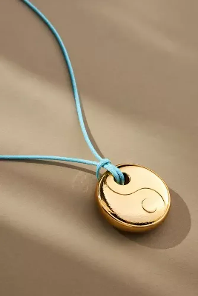 Timeless Pearly Blue Thread Pendant Necklace