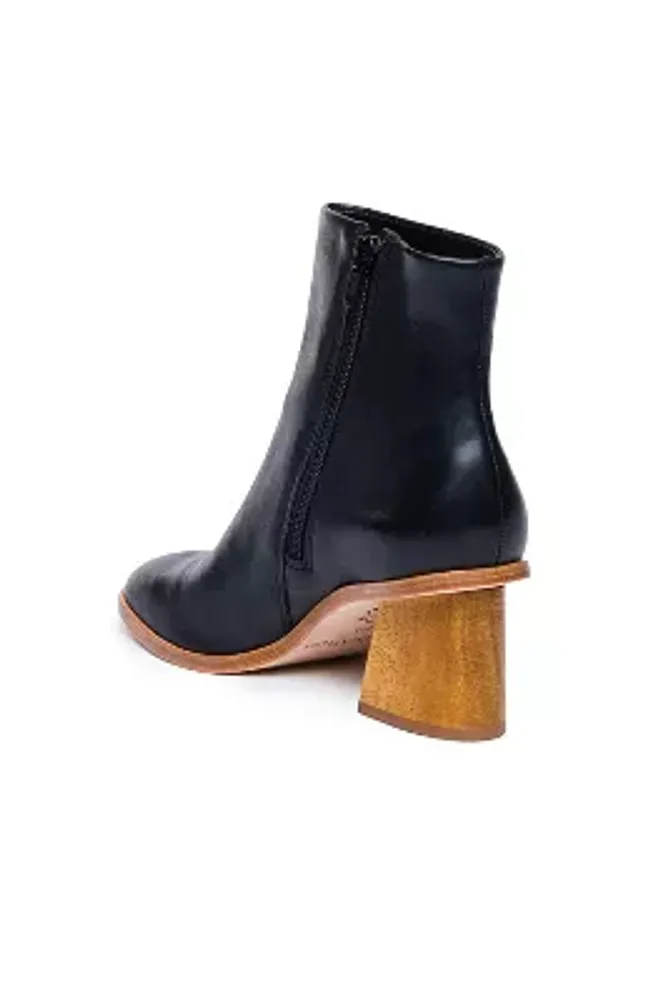 Bernardo Nantucket Boots