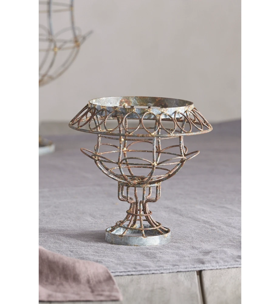 Scalloped Wire Urn Planter