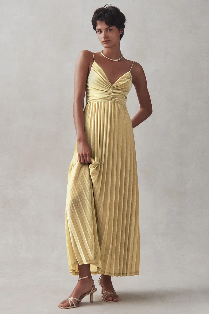 Delfi Collective Helena Sleeveless V-Neck Pleated Maxi Dress