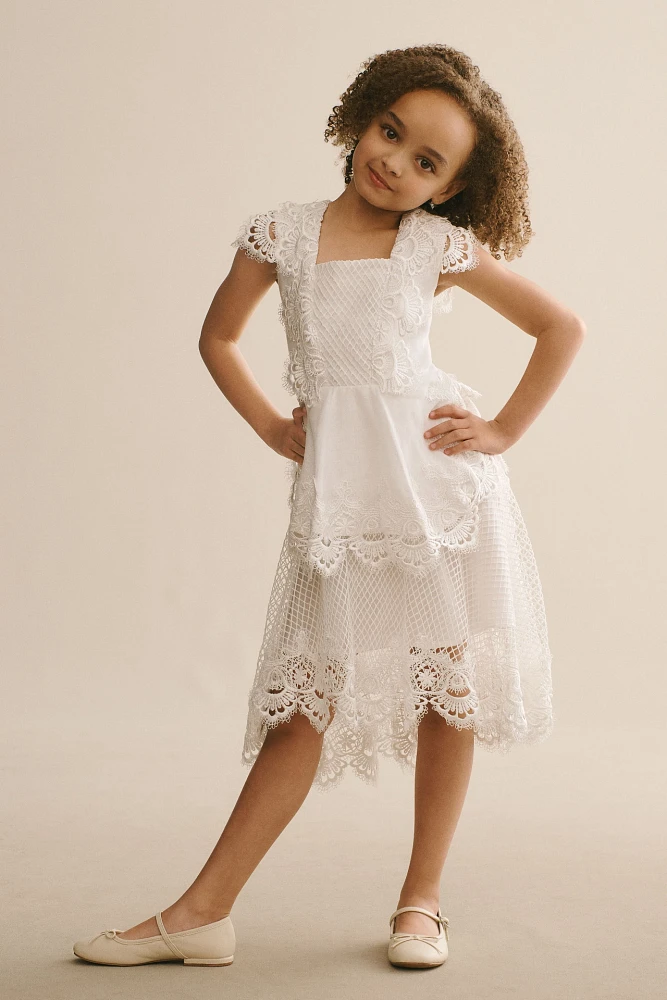 Gió Bespoke Alma Lace Flower Girl Dress