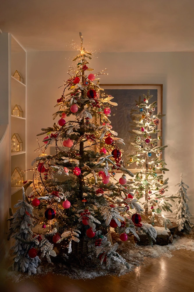 Faux Twinkling Pre-Lit Woodland Fir