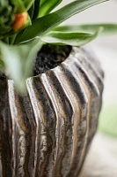 Ridged Ceramic Shoulder Pot