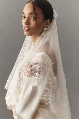 Ofrenda Nerea Spanish Lace Mantilla Veil