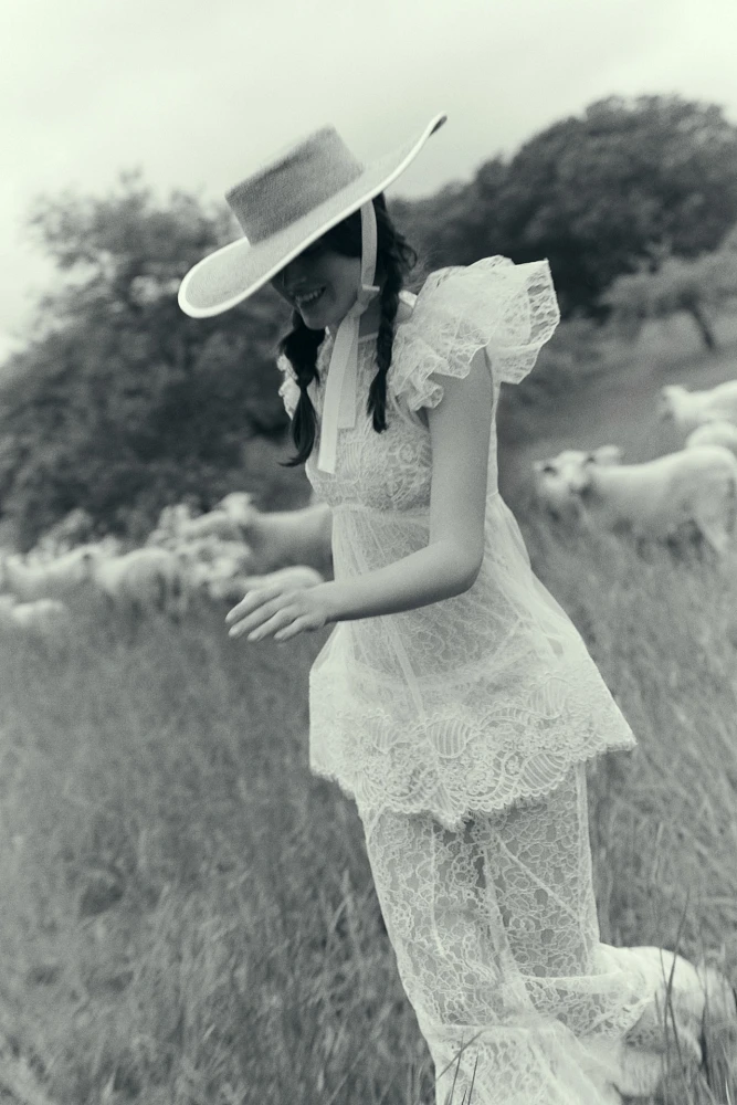De La Vali Nephele Lace Flutter-Sleeve Fishtail Maxi Dress