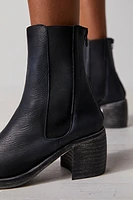 Essential Chelsea Boots