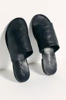 Vicente Slide Sandals