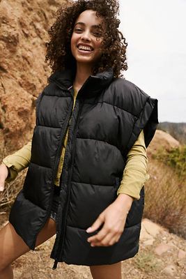 Urban Outfitters UO Corrine Puffer Vest 