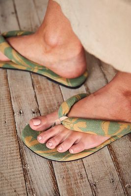 Es Verdra Organic Cotton Thong Sandals by Free People, Hypnotic Green, EU