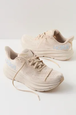 HOKA Clifton 9 Sneakers