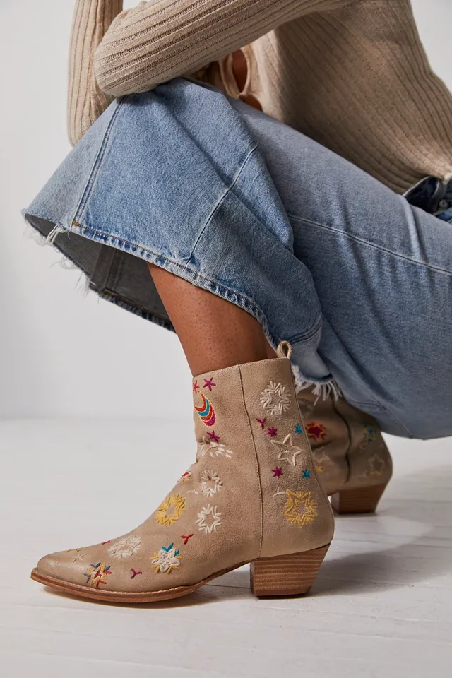 SELINA EMBROIDERED PATCHWORK BOOTS X FREE PEOPLE, hand made - MOM