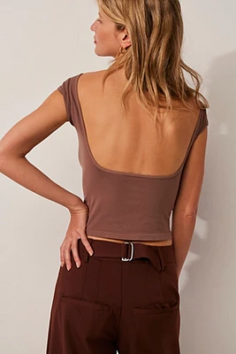 Low-Back Seamless Tee